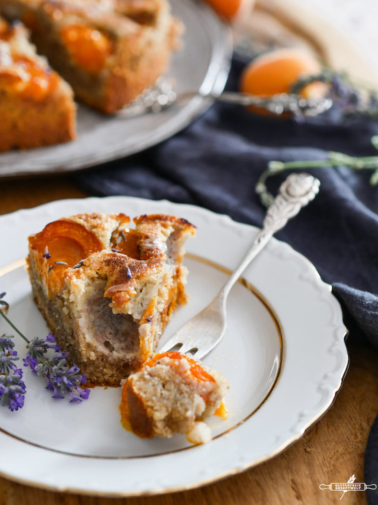 Glutenfreier Aprikosenkuchen mit Lavendel und Walnüssen