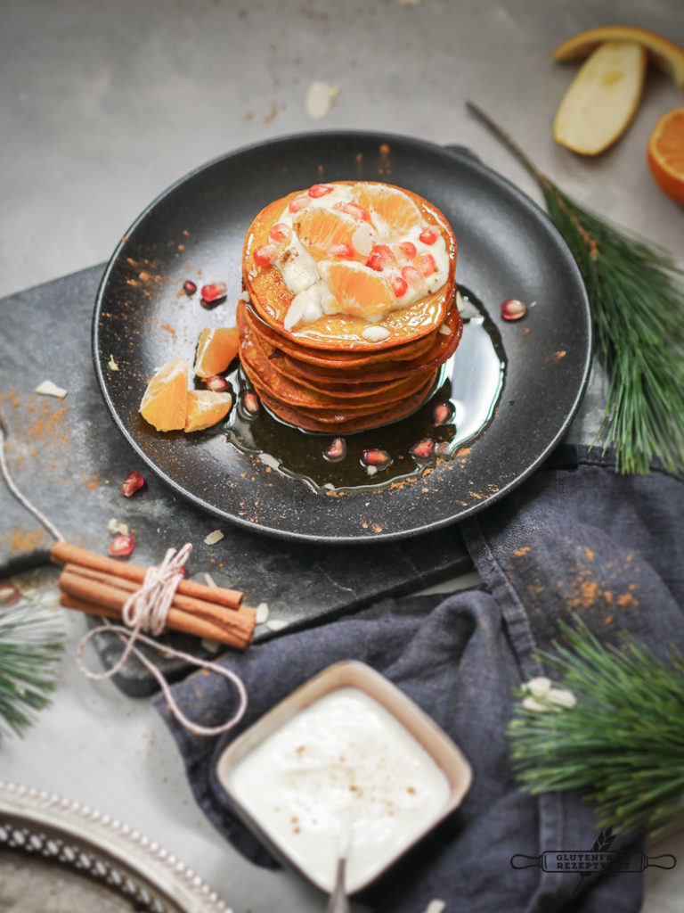 Glutenfreie Kürbis Pancakes mit Joghurt und Orange