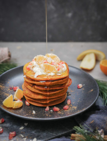 Glutenfreie Kürbis Pancakes mit Joghurt und Orange