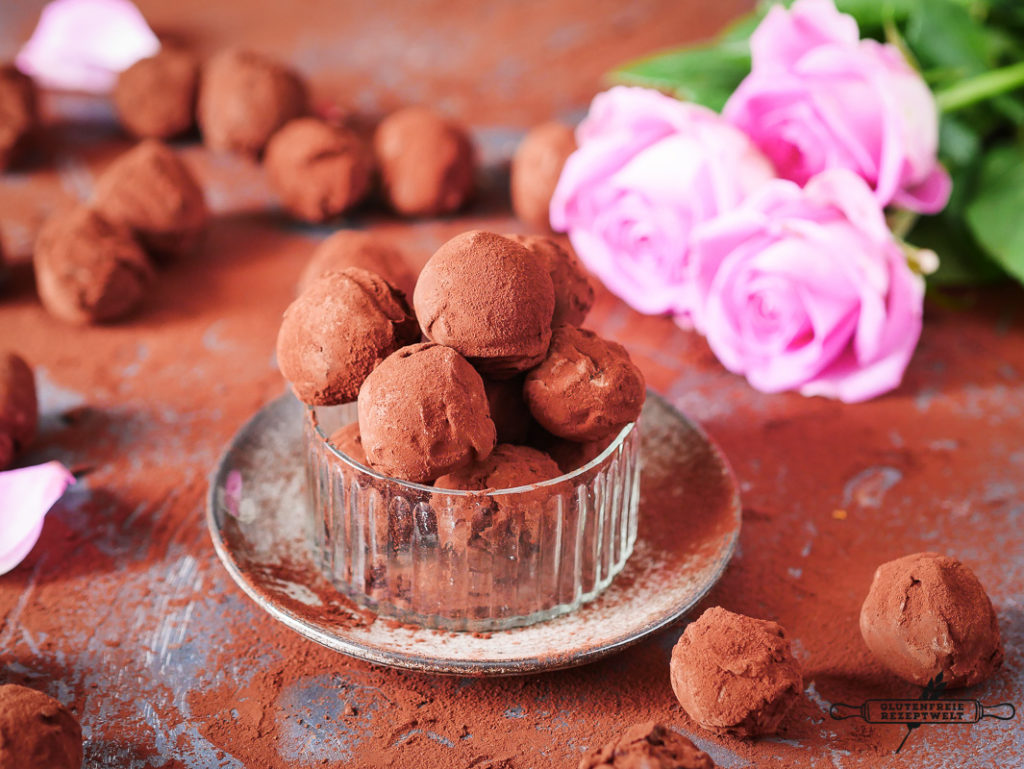 Schokoladen-Trüffel-Pralinen mit Datteln, Zimt und Vanille ...